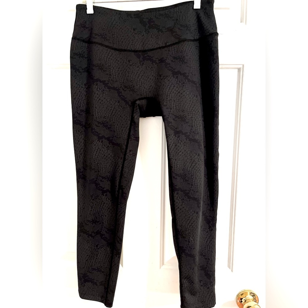 PrismSport Black and Gray Print Cropped Yoga Pants Leggings Size Large